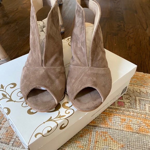 Brand new for Fall Brenda Zaro booties size 40 - Picture 2 of 4